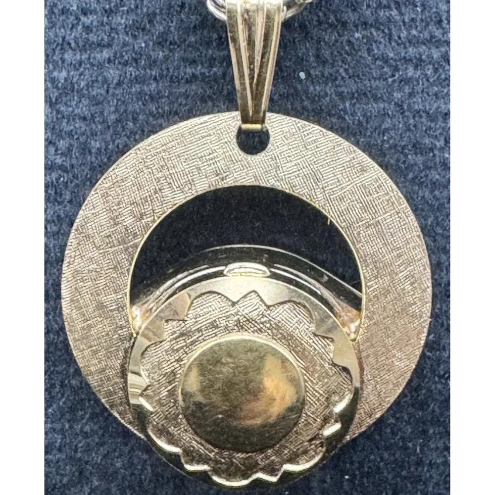 Vintage Welsbro‎ Swiss Pendant Watch Necklace Manual Wind Working Gold Tone